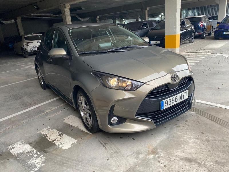 Usado Toyota Yaris Hybrid Active 116 CV (85 kW) 2025 Bronce