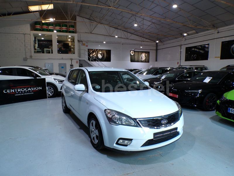 Blanco Usado 2011 Kia Ceed Berlina | 5300 € (Precio justo) - Imagen 1/4