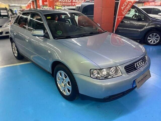 Usado Audi A3 Ambiente 102 HP (75 kW) 2003 Azul Citadino