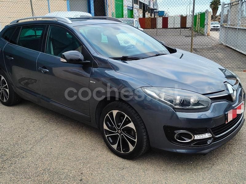 Usado Renault Mégane Bose Edition 130 CV (95 kW) 2015 Gris / plata Berlina