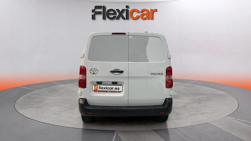 Usado Toyota Proace 144 CV (105 kW) 2024 Blanco Monovolumen