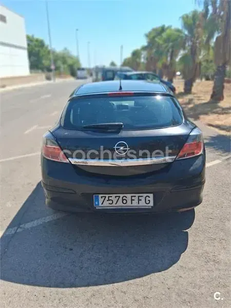 Usado Opel Astra GTC Sport 100 CV (73 kW) 2006 Negro Berlina