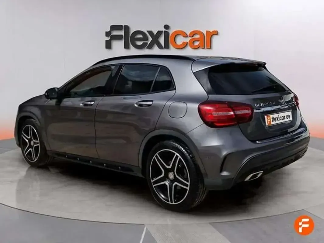 Usado Mercedes GLA200 AMG line 136 CV (100 kW) 2017 Gris SUV