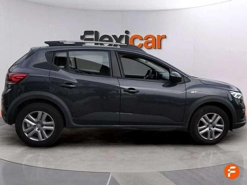 Usado Dacia Sandero Comfort 91 CV (66 kW) 2022 Negro Utilitario