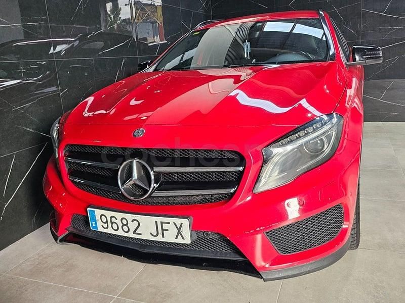 Usado Mercedes GLA220 AMG line 170 CV (125 kW) 2015 Rojo SUV