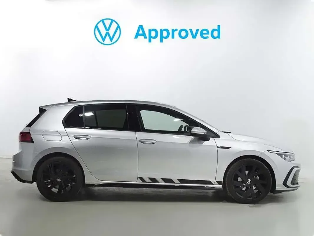Usado VW Golf VIII R-line 150 CV (110 kW) 2022 Plateado Utilitario