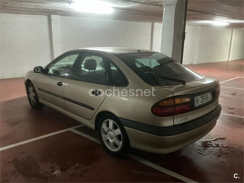 Usado Renault Laguna 110 CV (80 kW) 2000 Beige Berlina