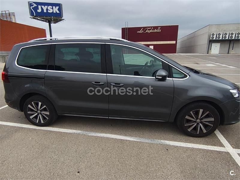 Usado VW Sharan Advance 150 CV (110 kW) 2021 Gris / plata Monovolumen