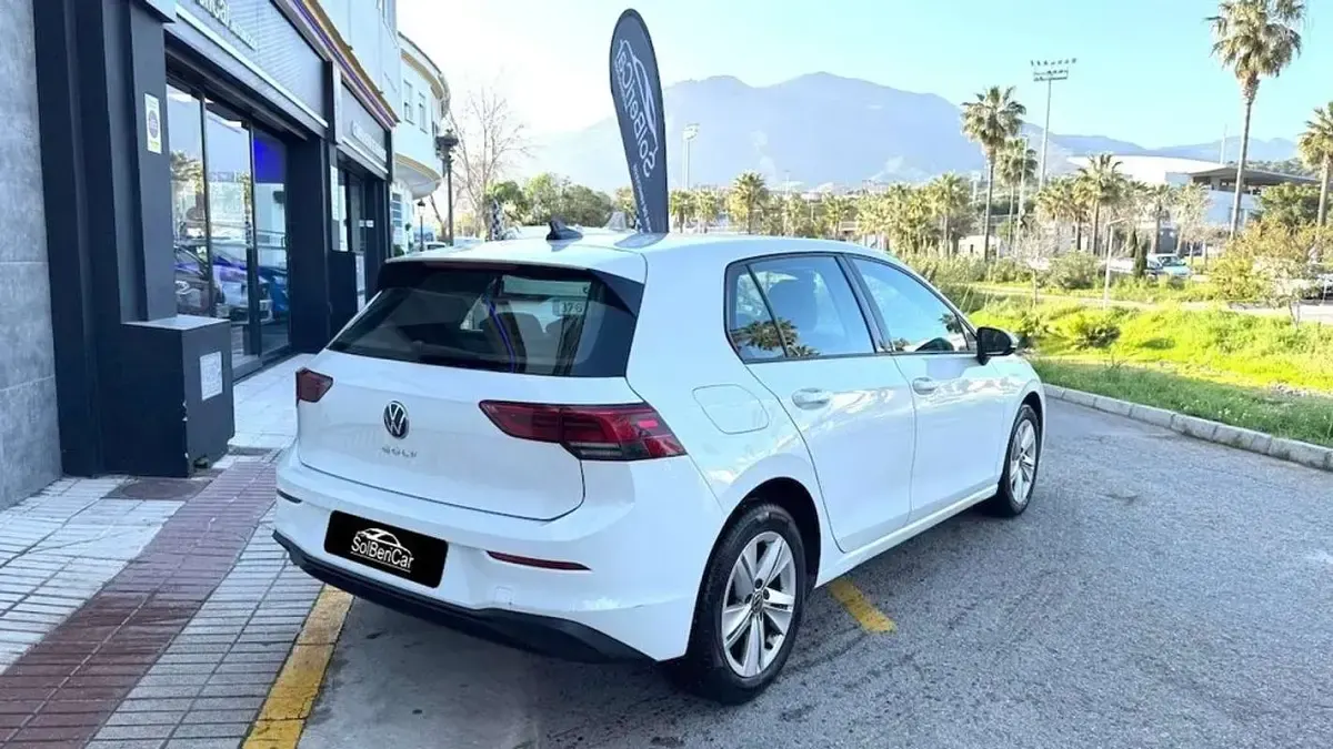 Usado VW Golf VIII Life 116 CV (85 kW) 2022 Blanco Utilitario