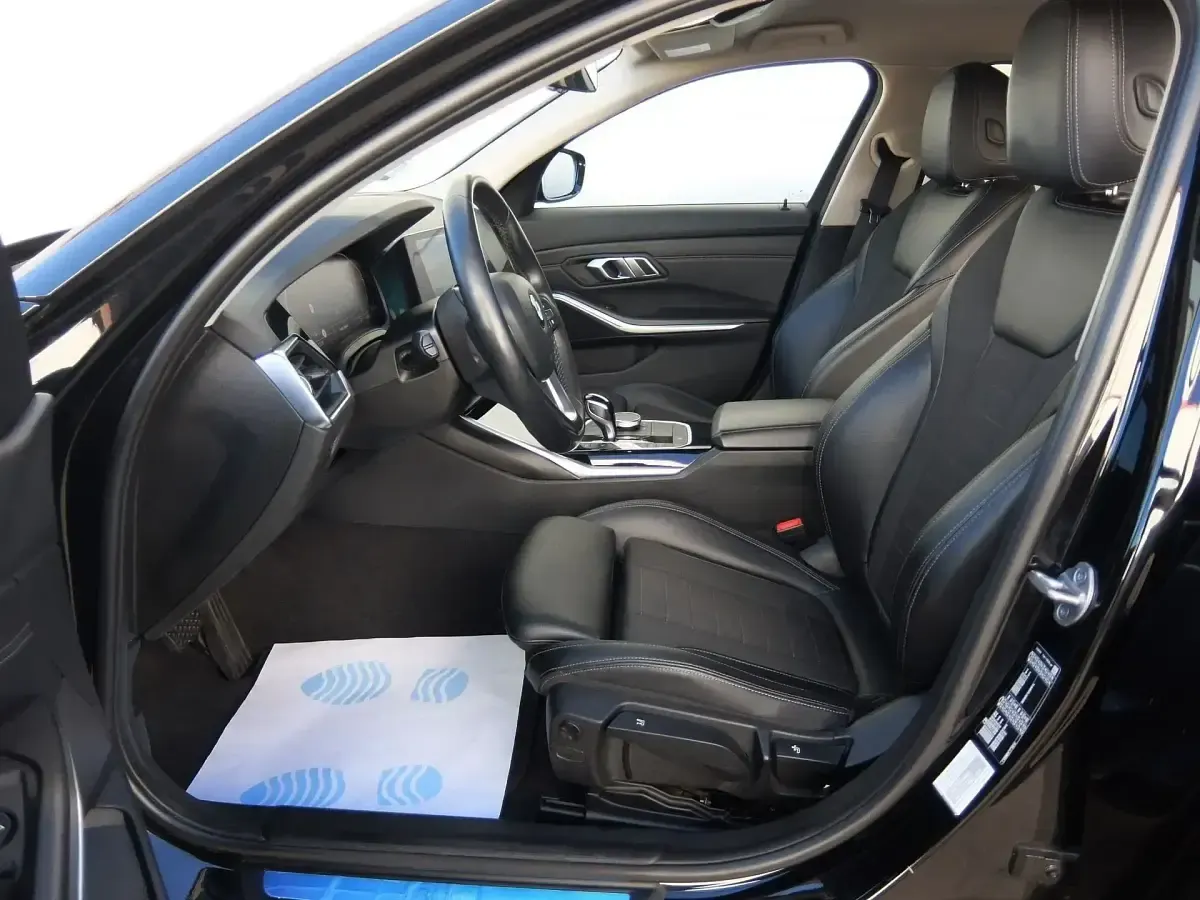 Używany BMW 318 Shadowline 150 KM (110 kW) 2022 Czarny Sedan/Limuzyna