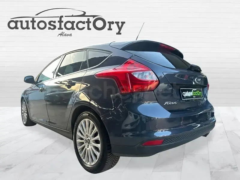 Usado Ford Focus Trend 125 CV (91 kW) 2014 Gris / plata Familiar