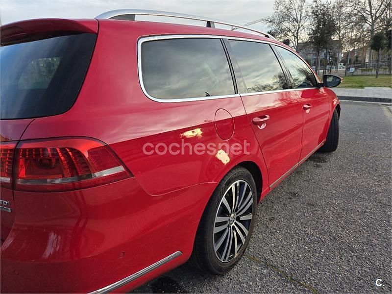 Usado VW Passat Highline 170 CV (125 kW) 2012 Rojo Familiar