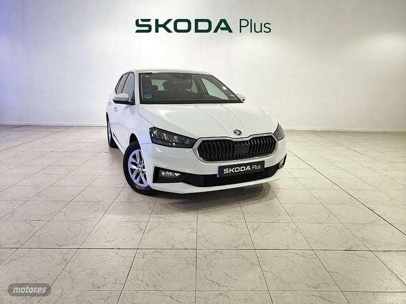 Usado Skoda Fabia Selection 95 CV (69 kW) 2024 Blanco Berlina