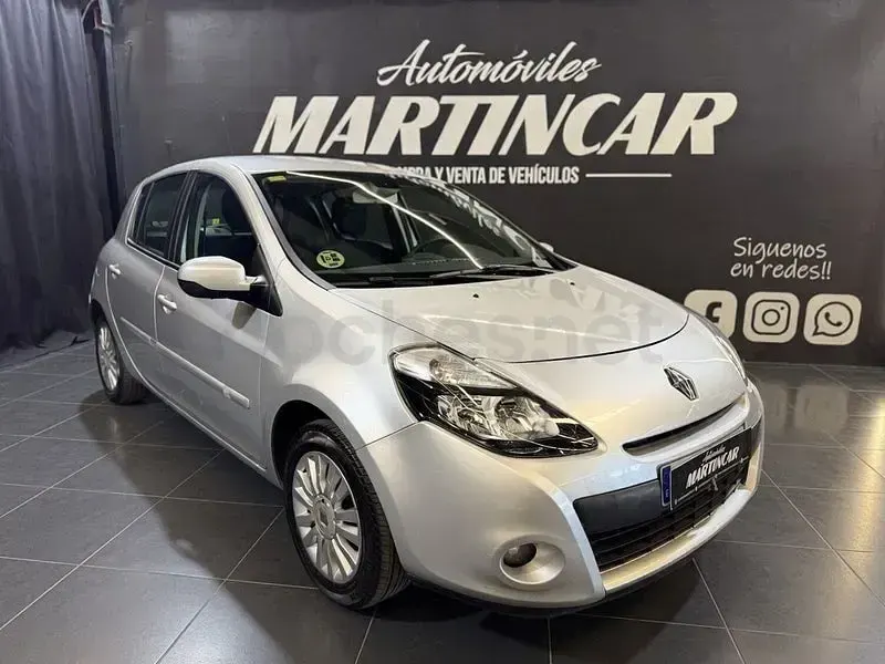 Usado Renault Clio IV Authentique 75 CV (55 kW) 2012 Gris / plata Berlina
