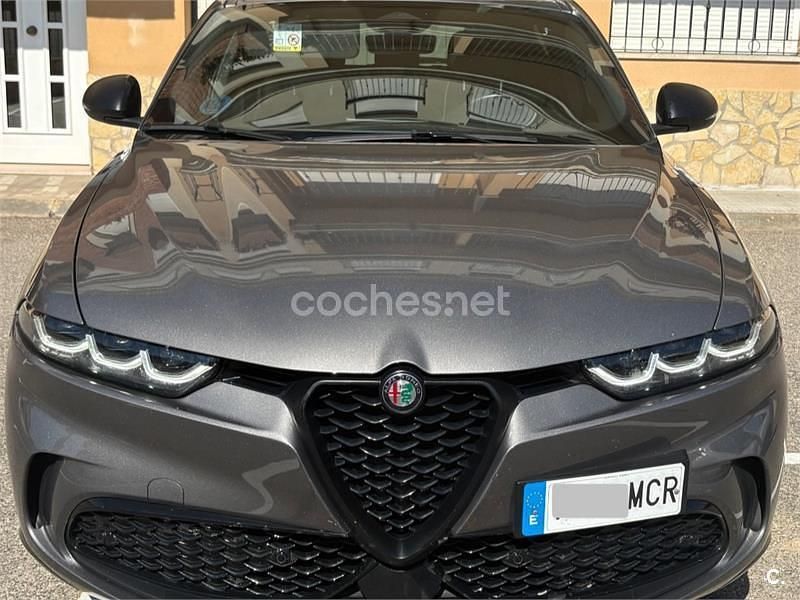 Usado Alfa Romeo Tonale Veloce 160 CV (117 kW) 2022 Gris / plata SUV