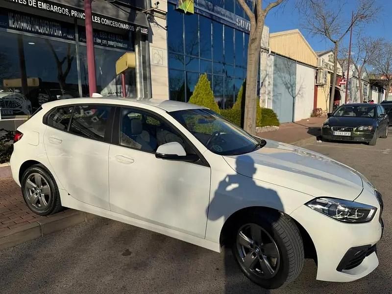 Usado BMW 116 116 CV (85 kW) 2023 Blanco Utilitario