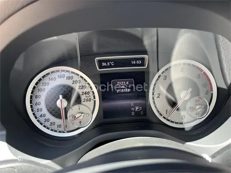 Usado Mercedes A180 Style 109 CV (80 kW) 2015 Rojo Utilitario