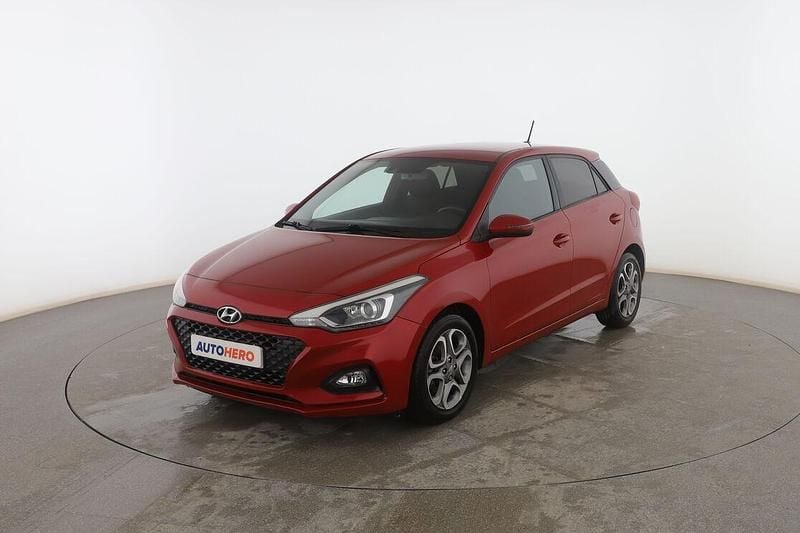 Usado Hyundai i20 101 CV (74 kW) 2018 Rojo Berlina