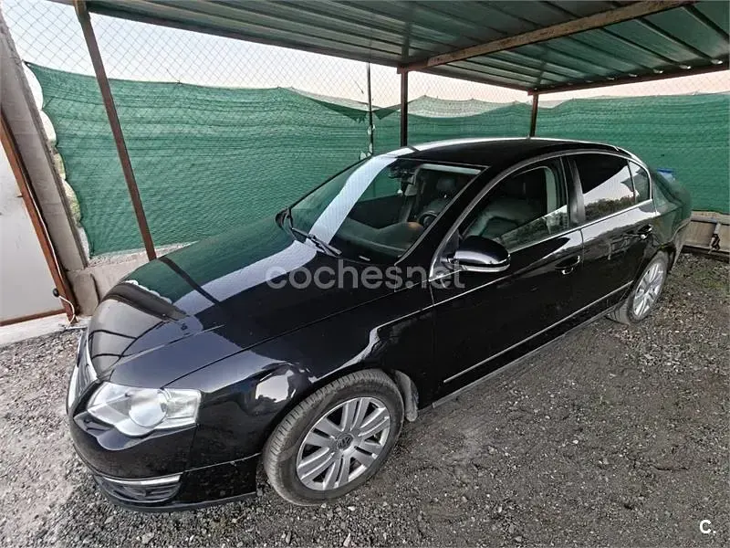 Usado VW Passat Highline 140 CV (102 kW) 2005 Negro Berlina