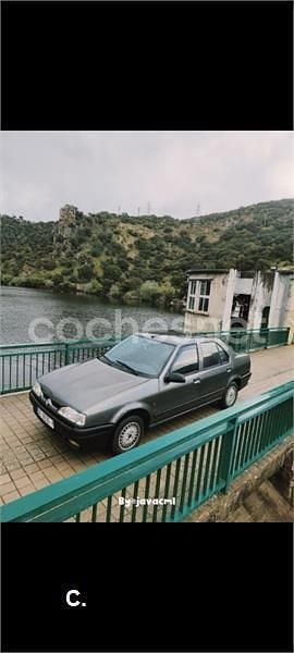 Usado Renault R9 80 CV (58 kW) 1995 Gris / plata Berlina