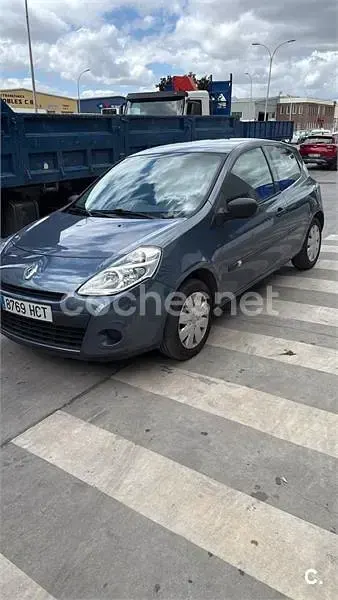 Usado Renault Clio II Expression 75 CV (55 kW) 2011 Azul Berlina