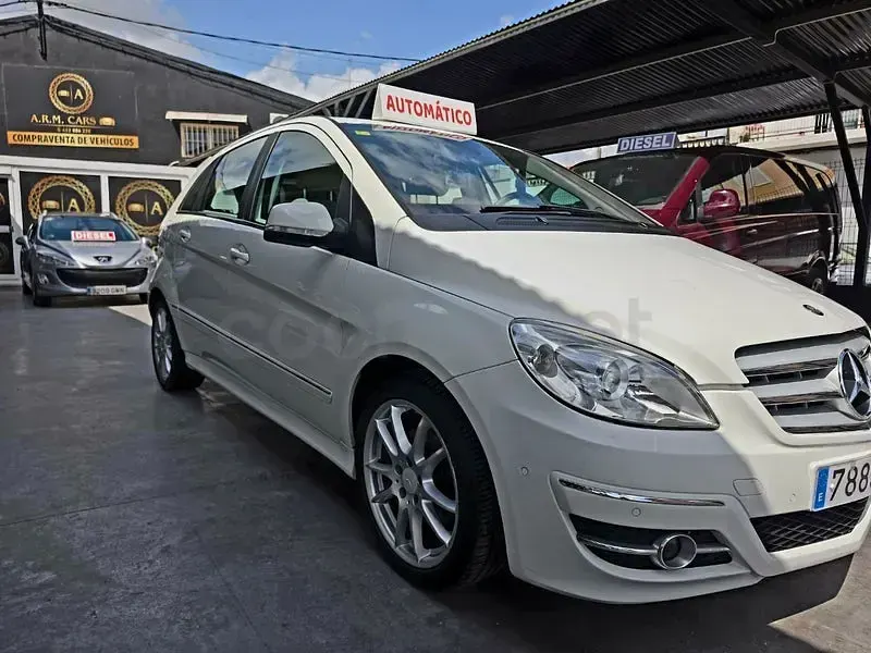 Usado Mercedes B200 140 CV (102 kW) 2010 Blanco Monovolumen