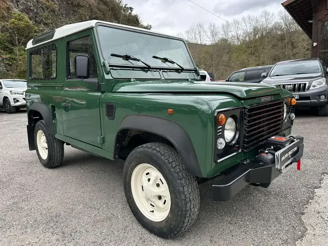 Usado Land Rover Defender 111 CV (81 kW) 1995 Verde Pickup/Camioneta