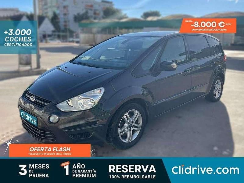 Begagnad Ford S-MAX Trend 140 HK (102 kW) 2014 Grå Minibuss