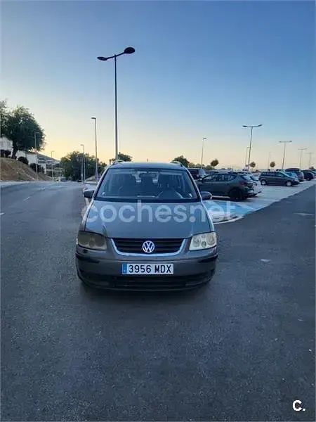 Usado VW Touran Advance 100 CV (73 kW) 2005 Gris / plata Monovolumen