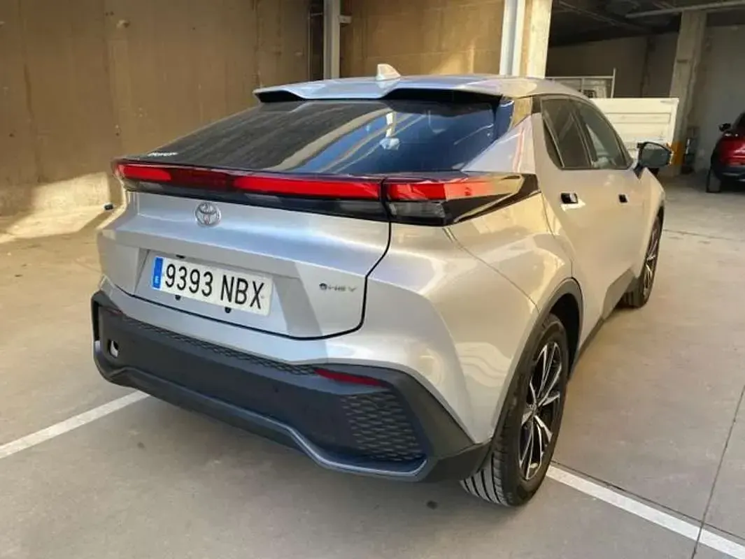 Usado Toyota C-HR Advance 141 CV (103 kW) 2025 Gris SUV