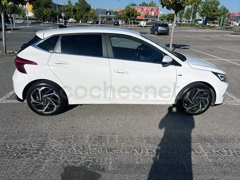 Usado Hyundai i20 100 CV (73 kW) 2022 Blanco Utilitario