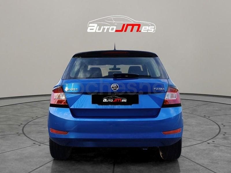 Usado Skoda Fabia Ambition 75 CV (55 kW) 2019 Azul Berlina