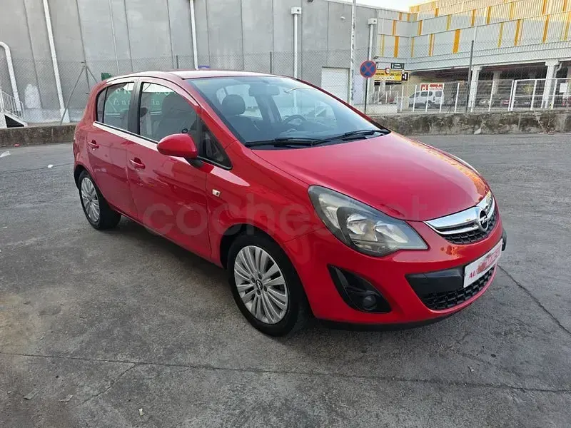 Usado Opel Corsa Selective 85 CV (62 kW) 2015 Rojo Utilitario