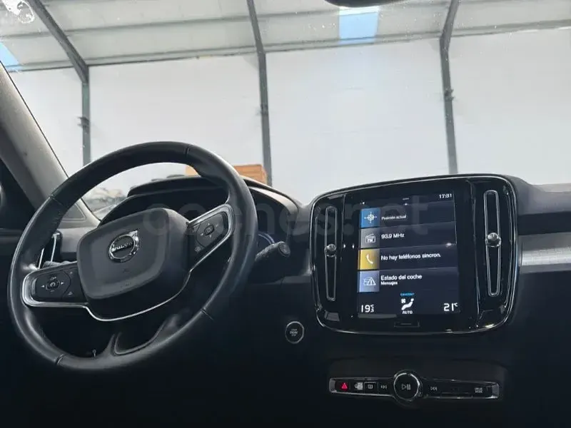 Usado Volvo XC40 Inscription 211 CV (155 kW) 2021 Negro SUV