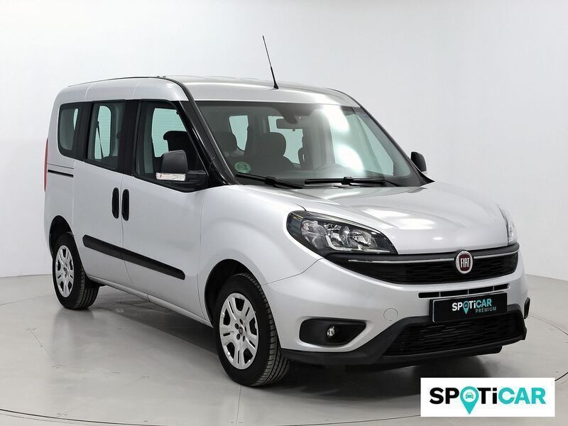 Gris Usado 2022 Fiat Doblò Pop Monovolumen | 17.950 € (Un poco caro) - Imagen 1/4