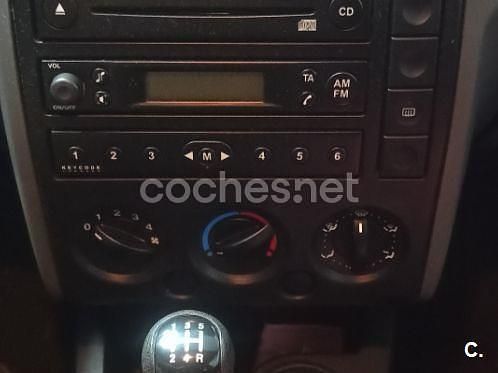 Usado Ford Fusion Trend 80 CV (58 kW) 2003 Gris / plata Utilitario