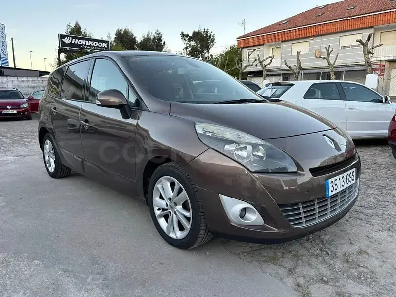 Usado Renault Grand Scénic Dynamique 110 CV (80 kW) 2010 Marrón Monovolumen