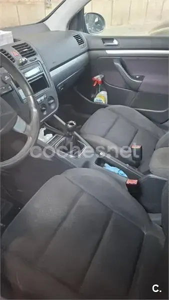 Usado VW Golf V Highline 140 CV (102 kW) 2007 Gris / plata Berlina