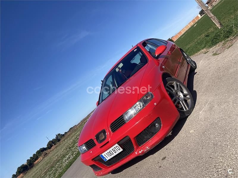 Rojo Usado 2002 Seat Leon Berlina | 3000 € (Buen precio) - Imagen 1/4