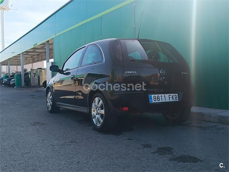 Usado Opel Corsa Essentia 80 HP (58 kW) 2006 Preto Citadino