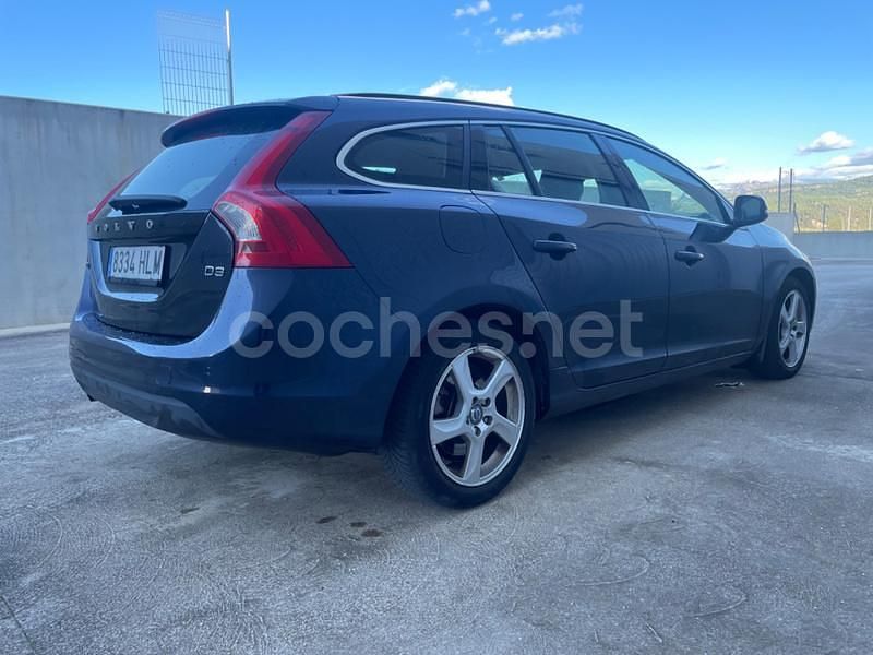 Usado Volvo V60 Momentum 136 CV (100 kW) 2012 Azul Familiar