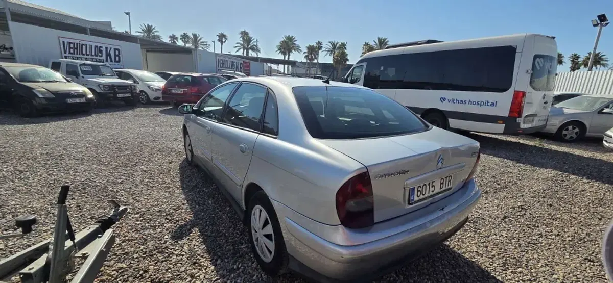 Usado Citroën C5 109 CV (80 kW) 2002 Gris Berlina