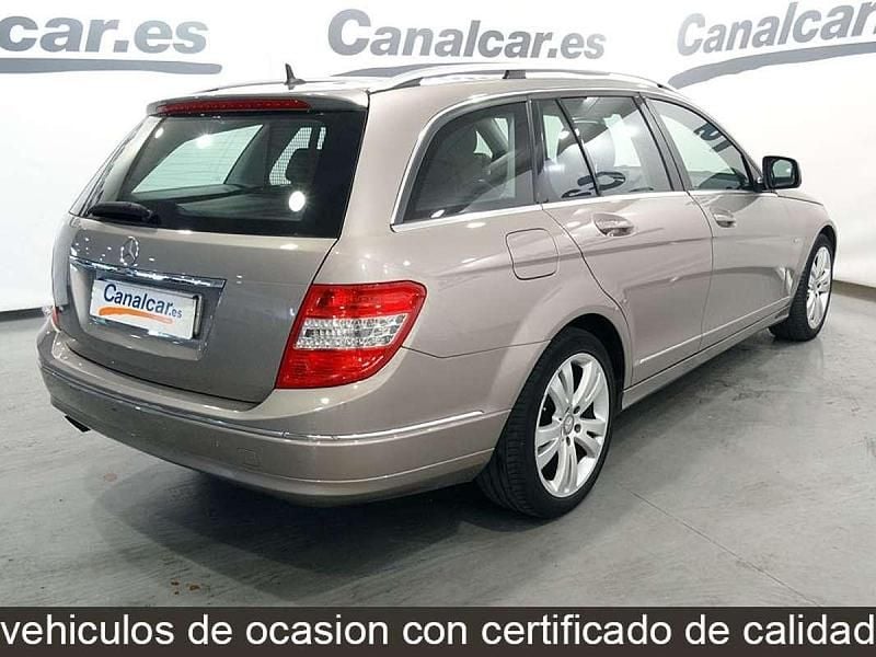 Usado Mercedes C200 Avantgarde 136 CV (100 kW) 2008 Plateado Familiar
