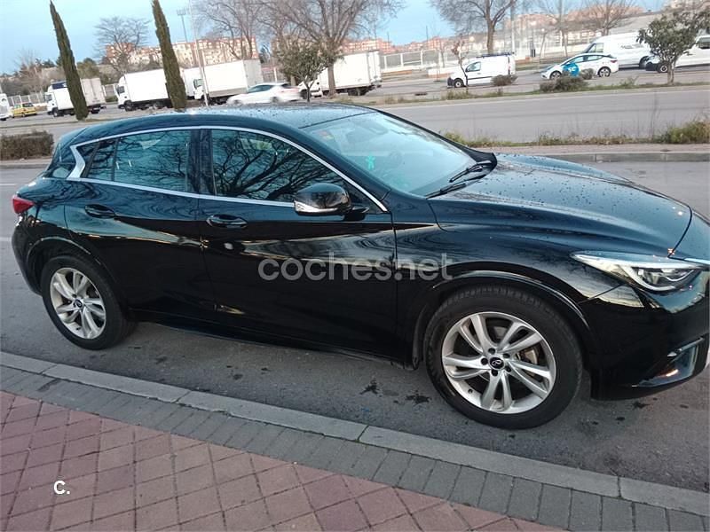 Usado Infiniti Q30 Premium 109 CV (80 kW) 2018 Negro Berlina