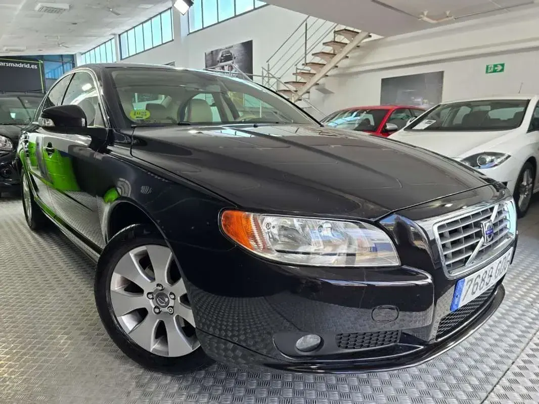 Käytetty Volvo S80 Momentum 185 HP (136 kW) 2008 Musta Sedan