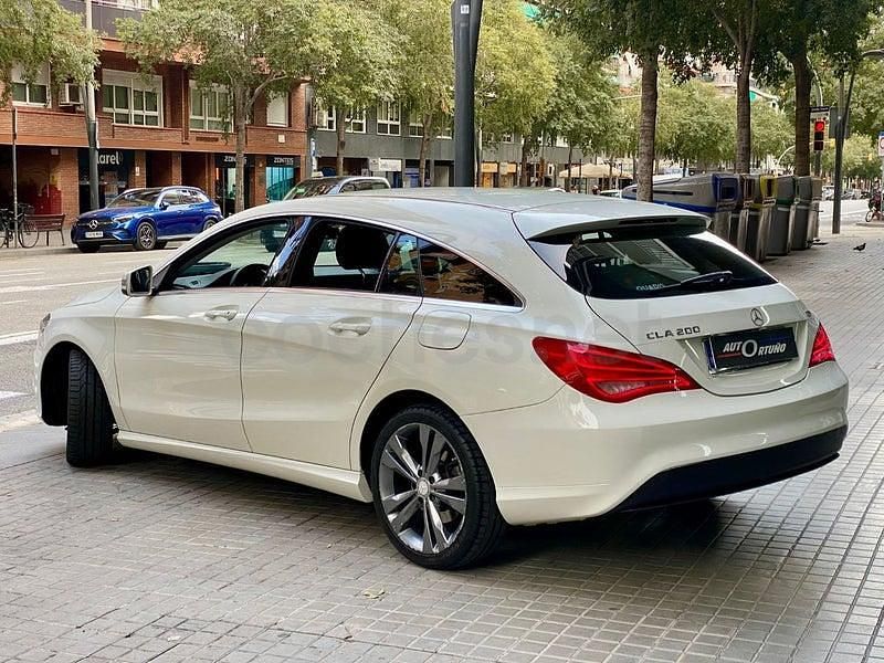Usado Mercedes CLA200 Shooting Brake Urban 136 CV (100 kW) 2015 Blanco Familiar