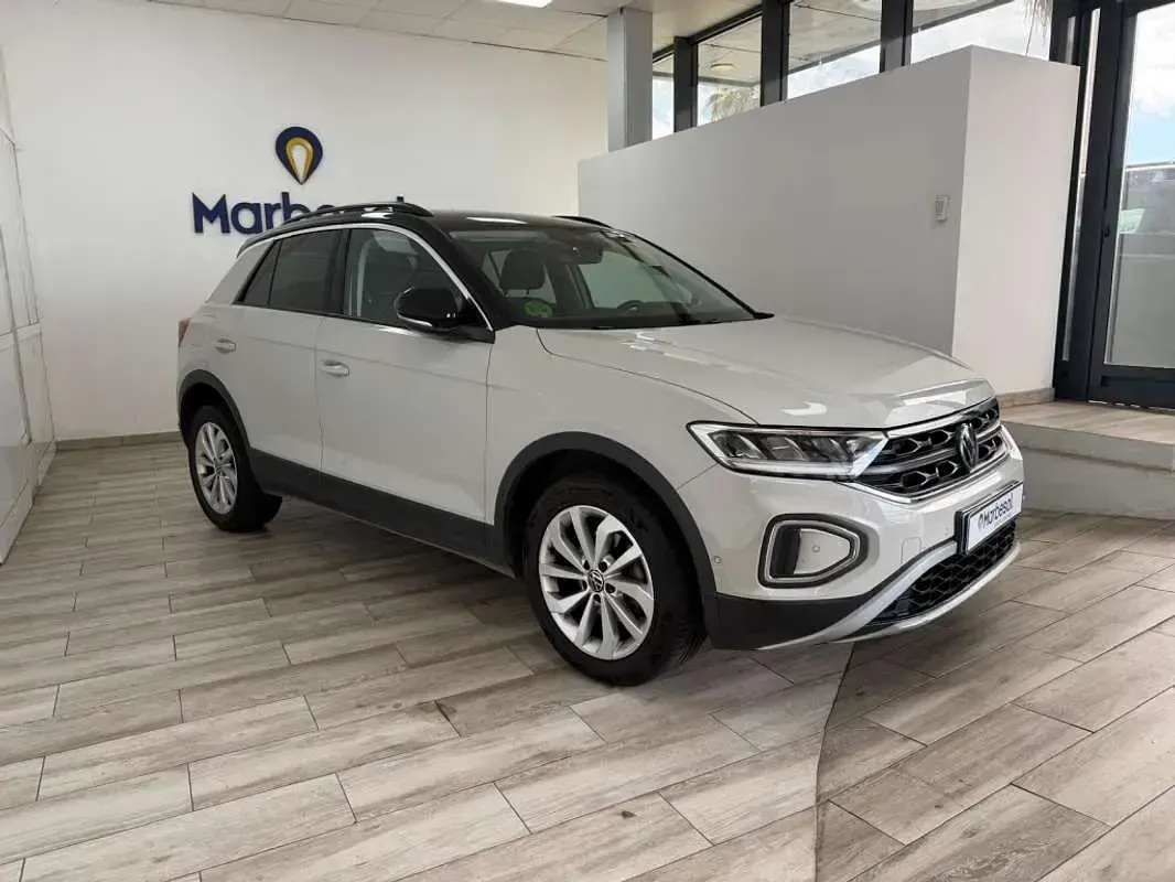 Usado VW T-Roc Life 110 CV (80 kW) 2023 Gris SUV