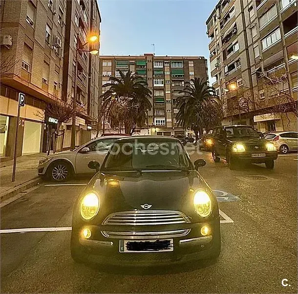 Usado Mini ONE 90 CV (66 kW) 2004 Negro Utilitario
