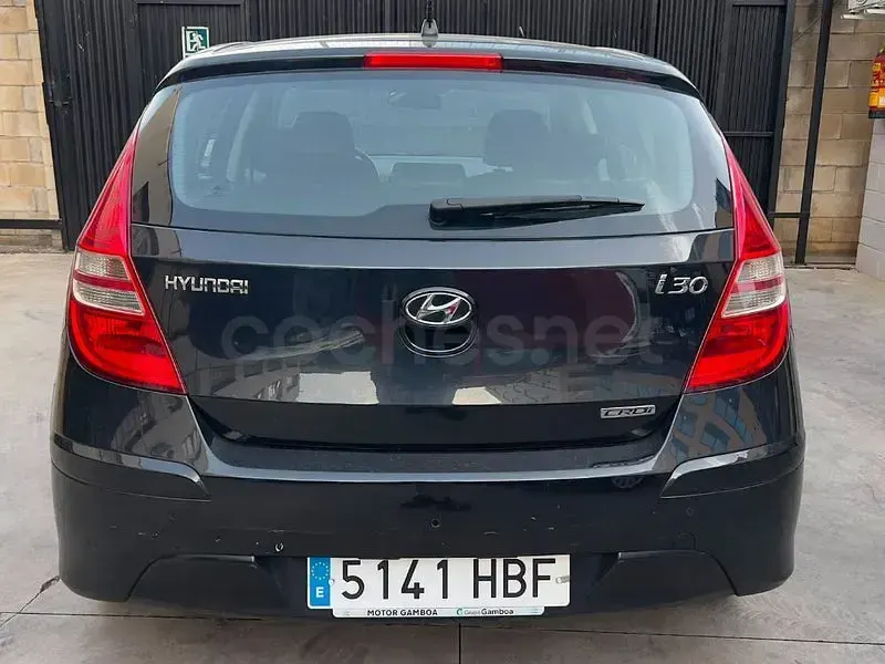 Usado Hyundai i30 GLS 128 CV (94 kW) 2010 Negro Berlina