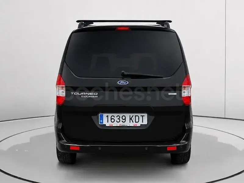 Usado Ford Tourneo Courier Titanium 100 CV (73 kW) 2017 Negro Monovolumen